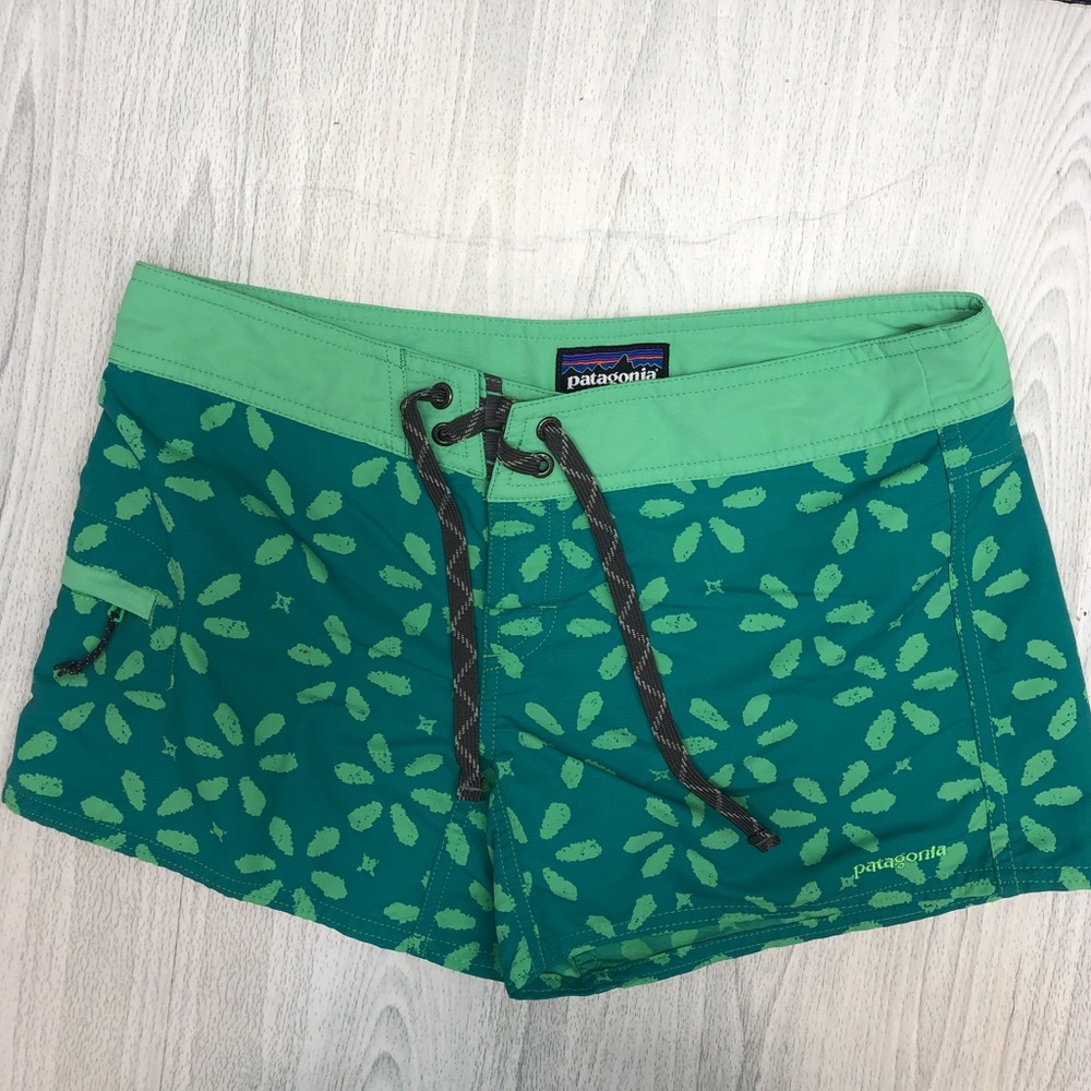 Patagonia Shorts- Women’s Size 2- Teal Green- In very good condition.